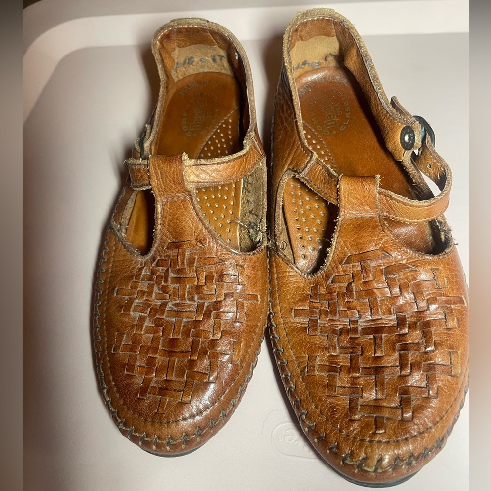 Dexter Brown Leather Flats with Intricate Weave Women’s Size 7W